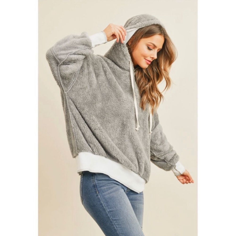 Plush and soft oversized teddy hooded sweater - Picture 3 of 6